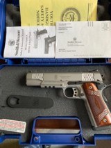 Smith & Wesson SW1911TA, Nickel 45 ACP cal E Series - 1 of 11