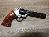 Smith & Wesson 586 Distinguished Combat Magnum - 3 of 14