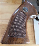 Dan Wesson M22 22 LR; V6 in Dan Wesson Bag with Accessories - 220 - 13 of 15