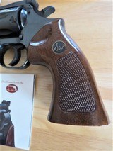 Dan Wesson M22 22 LR; V6 in Dan Wesson Bag with Accessories - 220 - 14 of 15