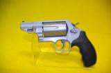 S&W GOVERNOR
STAINLESS STEEL - 1 of 7