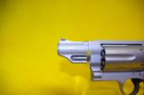 S&W GOVERNOR
STAINLESS STEEL - 2 of 7