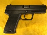 HECKLER & KOCH USP PISTOL IN .40 S&W, BLUE. - 2 of 4