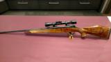 Weatherby Mark V Deluxe .300 Wby Mag - 3 of 4