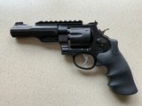 Smith & Wesson Performance Center 327-8 TRR8 - 2 of 7