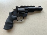 Smith & Wesson Performance Center 327-8 TRR8 - 1 of 7