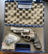 SMITH & WESSON .44 MAG 629 STAINLESS 4" BBL MOUNTAIN GUN - 1 of 5