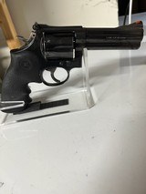 S&W 586 4” w/Hogue Grips - 3 of 7