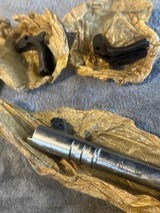 Colt 1911 cerca 1918 w/2 Slides & Parts - 12 of 15