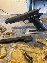 Colt 1911 cerca 1918 w/2 Slides & Parts - 2 of 15