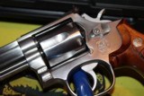 SMITH AND WESSON 686-2....
357 MAGNUM..
4 INCH STAINLESS PRE LOCK... NAIR MINT CONDITION - 3 of 11