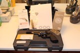 SMITH & WESSON
327 M&P R-8 MINT NEW 2014 SAFE QUEEN COMPLETE PACKAGE,,,, - 1 of 9
