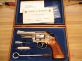 S&W Mod.57 No dash Bright Nickel 4"BBl. MINT in Presentation case MFG 1976 Papers and tools - 9 of 10