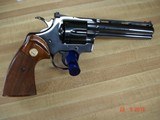 Colt PYTHON
Royal Blue, 6
