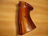 Smith & Wesson L Frame Smooth Goncalo alves Stocks Square Butt Vintage 1967-80 Excellent - 2 of 5