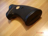 Colt Python
Presentation Grip by Pachmayr for Colts, Gold Medallions - 3 of 6