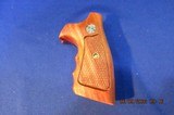 SMITH & WESSON K-FRAME FINGER GROOVE GRIPS - 1 of 9
