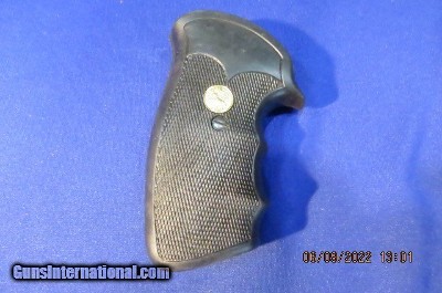 COLT RARE V-FRAME PACHMYR FINGER GROOVE GRIPS GOLD EMBLEM