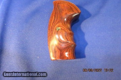 COLT D-FRAME ROSEWOOD FINGER GROOVE GRIPS WITH SCREW