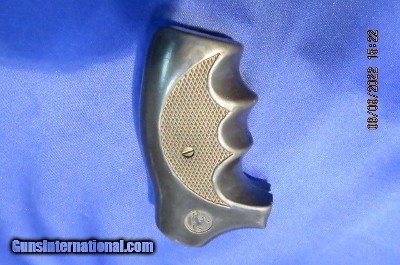 RARE, RARE COLT MANUFACTURED BUCKING COWBOY FINGER GROOVE GRIPS D-FRAME