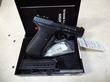 HECKLER
& KOCH P7 9MM IN EXCELLENT CONDITION WITH ORIGINAL CASE + MANUAL - 2 of 20