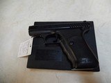 HECKLER
& KOCH P7 9MM IN EXCELLENT CONDITION WITH ORIGINAL CASE + MANUAL - 7 of 20