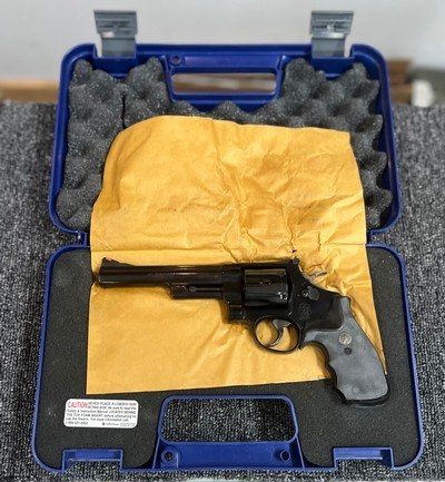 Smith & Wesson 57-6 Outfitter Series .41 mag LNIB