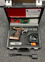 French Unique DES/32U .32 S&W Long Wadcutter Target Pistol w/ case, 2 mags, extra barrel weight - Image 1 of 6