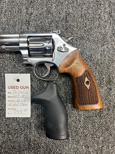 Smith & Wesson 617-4 10 shot .22LR w/ box and extra grips - Image 2 of 7