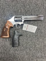 Smith & Wesson 617-4 10 shot .22LR w/ box and extra grips - Image 5 of 7