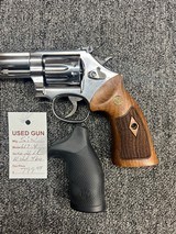 Smith & Wesson 617-4 10 shot .22LR w/ box and extra grips - Image 2 of 7