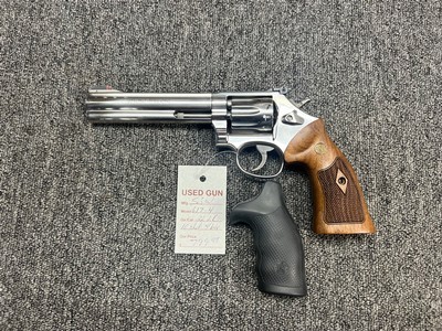 Smith & Wesson 617-4 10 shot .22LR w/ box and extra grips
