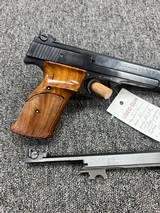 Smith & Wesson 41 .22LR w/ box, 3 magazines and extra barrel - Image 5 of 7