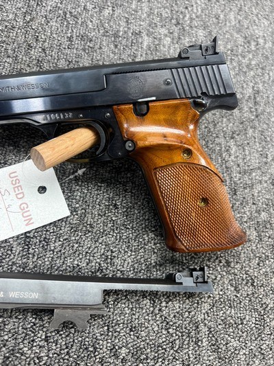 Smith & Wesson 41 .22LR w/ box, 3 magazines and extra barrel - Image 4 of 7