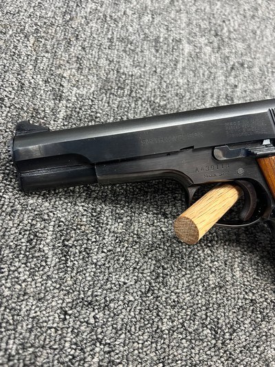 Clean Smith & Wesson 52-2 .38 Special Wadcutter w/ box & 2 mags - Image 5 of 7