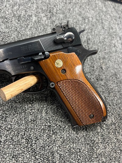 Clean Smith & Wesson 52-2 .38 Special Wadcutter w/ box & 2 mags - Image 3 of 7