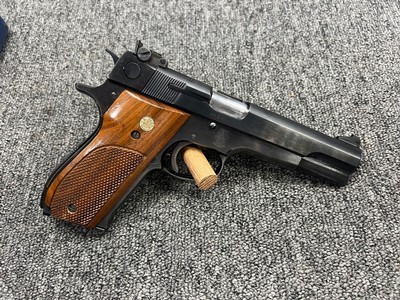Clean Smith & Wesson 52-2 .38 Special Wadcutter w/ box & 2 mags - Image 2 of 7