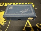 Smith & Wesson 37 ~ .38 special ~ Air-weight - 5 of 7