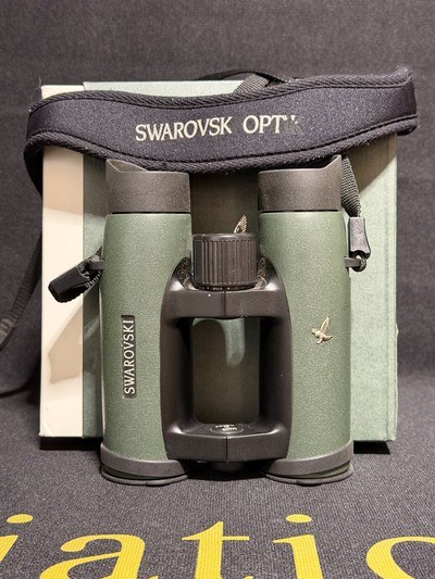 Swarovski EL 8x32 Binoculars - Image 1 of 4