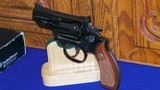 Smith & Wesson .357 "Combat Magnum" 2 1/2"inch, Model 19-5 - 4 of 9