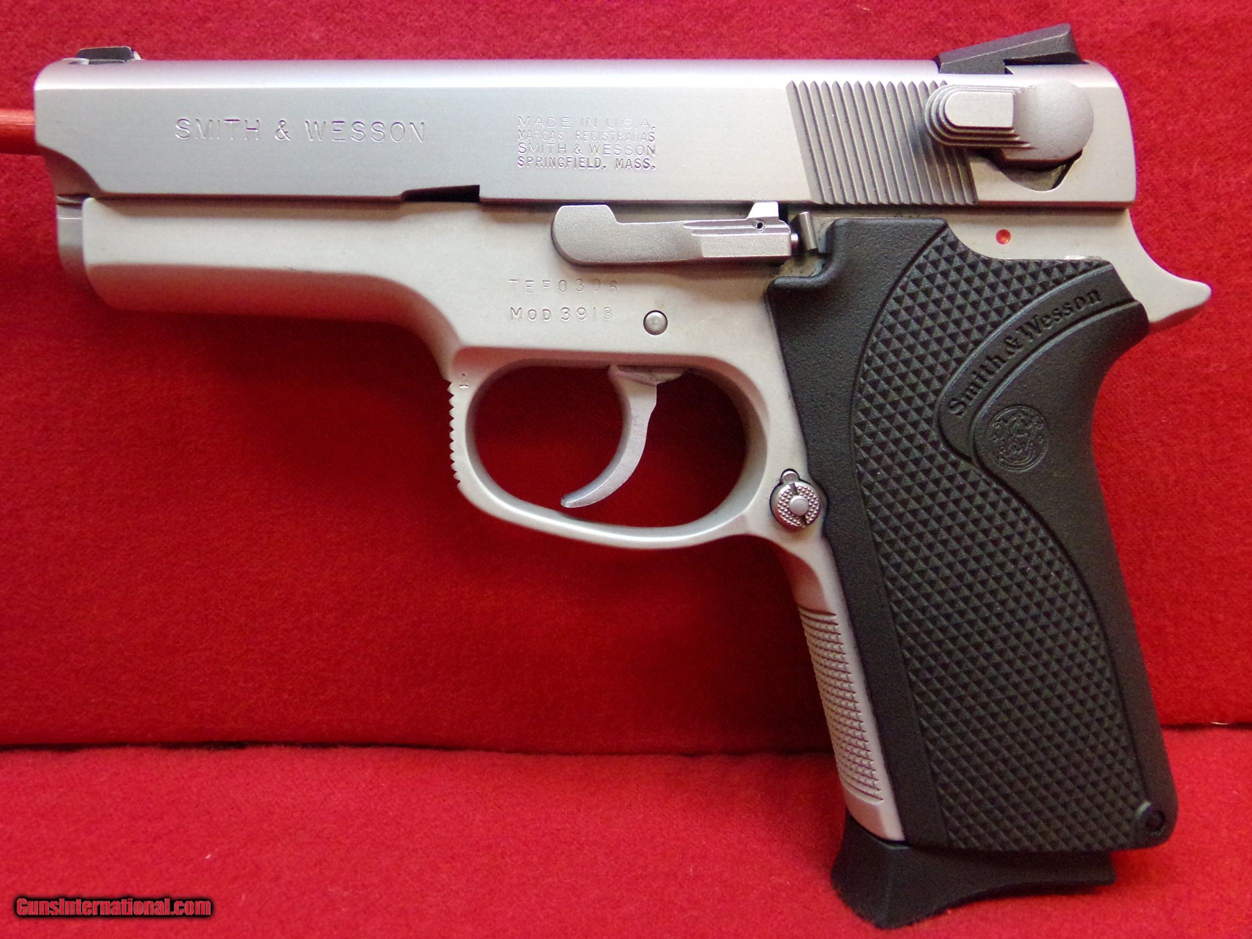 Smith and Wesson Model 3913 9mm semi auto pistol 3.5