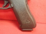 Glock 22 Gen2 .40S&W 4.5" Semi Auto Pistol w/ 10rd Magazine - 7 of 17