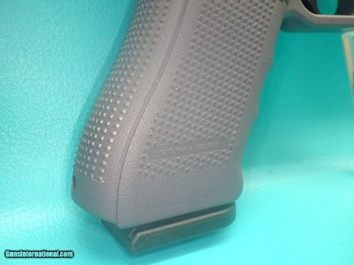 Glock 17 Gen 4 9mm 4.5" Bbl 17+1 Three Mags, Aftermarket Parts and SKB Hard Case - Image 3 of 25