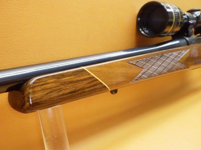 Weatherby Mark V Deluxe .30-06 Spr 24"Tapered Bbl 5+1 Leupold Vari-X-III 3.5-10 Stunner - Image 12 of 25