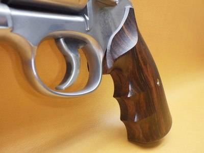 S&W 686-6 .357 Mag 7-Shot SS Tactical Finger Groove Stocks by Ahrends Number Matching Factory Box - Image 10 of 25