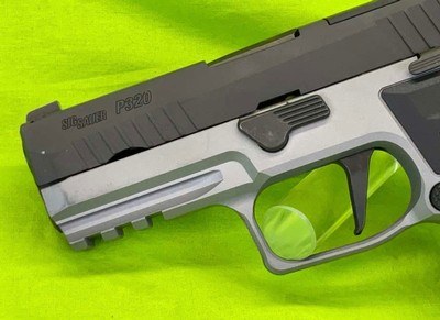 USED Sig Sauer P320 AXG 9MM Two Tone Stainless Blued 2 Tone CCW Semi Pistol - Image 3 of 8