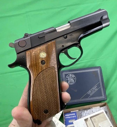 High Condition Smith & Wesson 39-2 9MM In Box 9X19 Luger S&W Semi Auto - Image 4 of 11