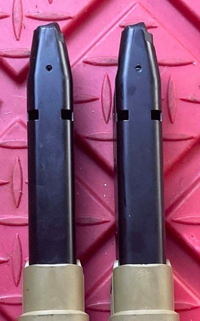 Surplus SIG SAUER 320 M17 M18 FDE Tactical 21 Round Magazine LOT Of 2 9MM - Image 4 of 7