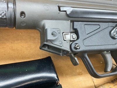 Unfired German H&K HK MP5 A3 9MM Pre May Dealer Sample SACO Box SMG Machine Gun 1973 - Image 3 of 18