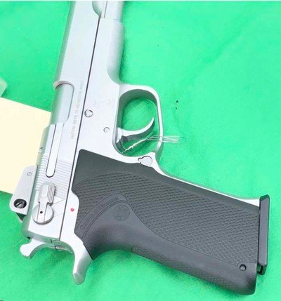 STAINLESS SMITH & WESSON 1006 10MM FULL SIZE S&W - Image 10 of 16